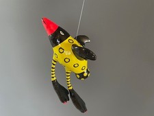 Pappmachefigur fliegender Fridolin von Robert Mayr