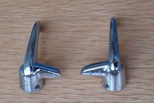 Quarter turn handle for