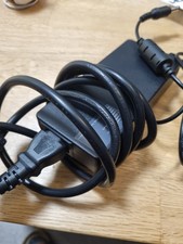 ein AC/DC-Netzteil des