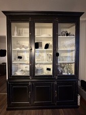 Edler  Vitrinenschrank /