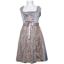 Edel Heiss, Dirndl, Größe
