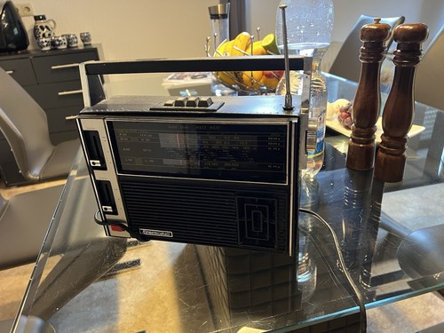 Sehr alte tragbares radio - alte,