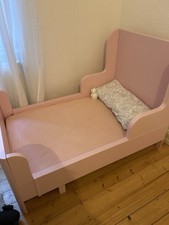 IKEA Kinderbett BUSUNGE rosa, ausziehbar (Mit Matraze)