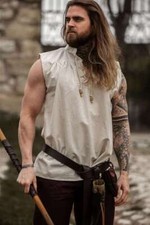 19 ÄRMELLOSES MITTELALTERHEMD