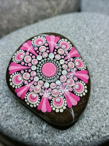 Bemalter stein mandala rosa - bemalter,