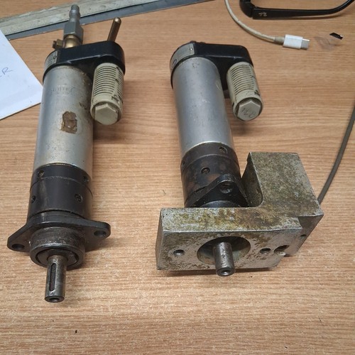 Zwei desoutter dm6 - ,