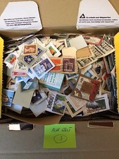 1 Kg Briefmarken alle Welt auf