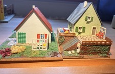 2 ca. 65 Jhr. alte Häuser aus Pappe, Holz  Kunst. aus DDR Modelleisenbahn HO