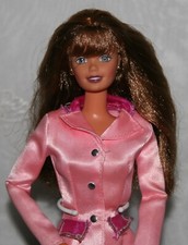 dunkelhaarige Barbie im