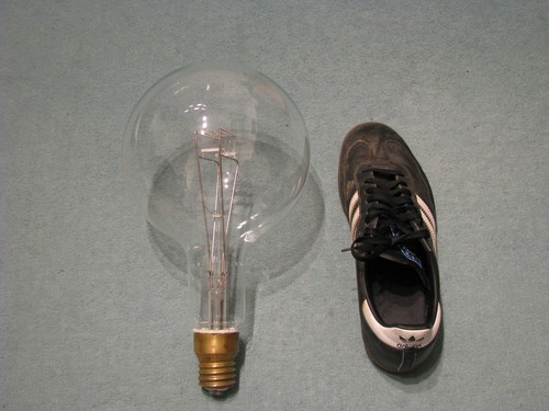 Gigantische glühlampe - gigantische,