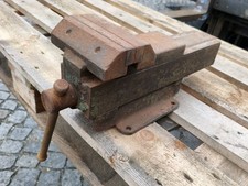 Massiver alter Schraubstock, 25 kg, Backenbreite 150 mm, Schwenkbar für konische