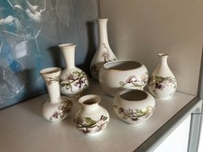 7 Porzellan-Vasen, Zsolnay, handbemalt, 24 Karat-Goldverzierung
