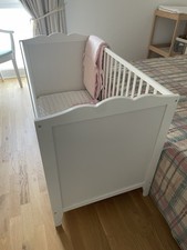 Gitterbett 120 X 60 cm von Ikea.  Neuwertig!Komplett mit allem Zubehör!