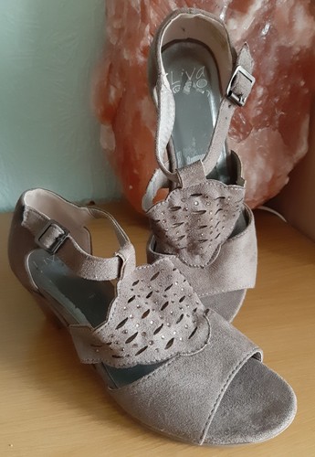 Neu tolle sandaletten mit - tolle,