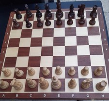 Schachbrett mit Figuren, Echtholz, 52x52cm, Klappbar,