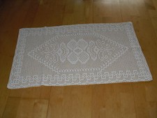 Häkeldeckchen graphisches Muster 74 x 44 cm *** TOP