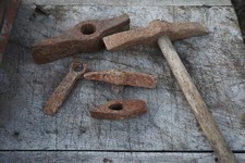 Alte antike Hacke Pickel Haue