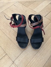 Wunderbare LACOSTE Sandalen