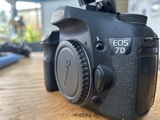 Canon EOS 7D Gehäuse, Zubehörpaket Gesamt 3 CF Karten und 2 OriginalAkku