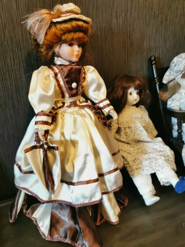 Porzellanpuppen mit - 3,