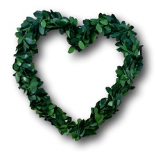 6 Buchsherzen basteln Herz aus Buchsbaum Tischdeko Hochzeit Herzen Kirchenbank