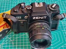 Kamera Zenit 122  mit  Objektiv Helios-44M-4 und Blitz Osram BCS 32 Studio