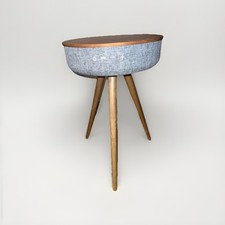 Blueman Z1 Lautsprechertisch aus Holz mit kabellosem Laden