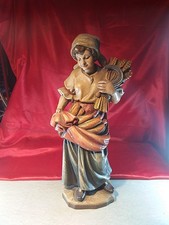 Skulptur Figur Bäuerin Ernte