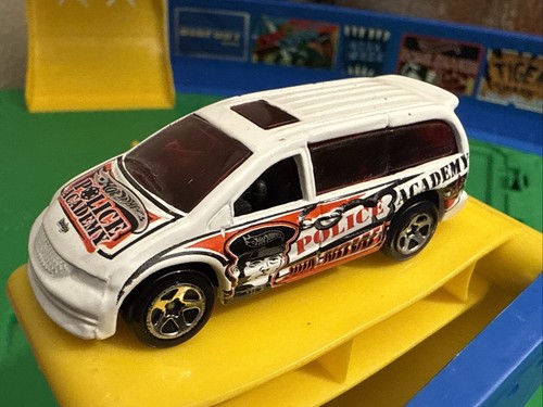 Dcc dodge caravan - caravan, "police