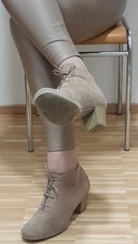 42er ? Stiefeletten, beiges Lederimitat Veloursleder, passend bis Gr. 43