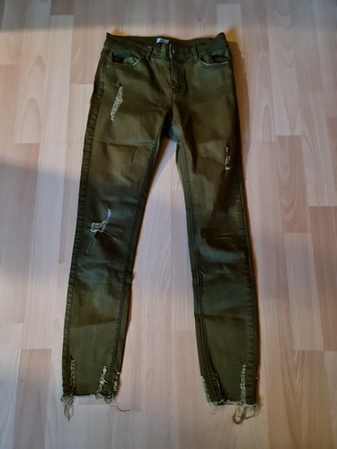 Neuwertige coole zerrissene
