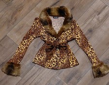 Yves Calin, Strickjacke