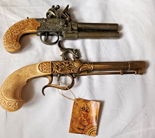2 Dekowaffen englische  Steinschlosspistolen- antiker Stil  elfenbeinfarbig