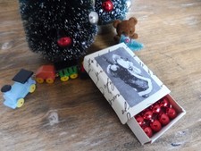 Puppenstube Kaufladen Box nostalgisch mit Weihnachtsmann-Bild  - 52x36 mm