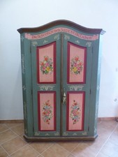 Bauernschrank bemalt Blumen