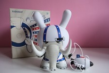 Locodonta Dunny 8 Inch Kidrobot Vinyl Figur 2013 by Jon-Paul Kaiser