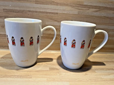 2 Lindt Weihnachtskaffeebecher mit Weihnachtsmann ca. 300 ml Fassungsvermögen