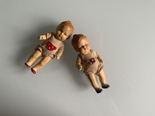 2 süße antike Masse Püppchen, Pärchen, Originalkleidung, Puppenstube