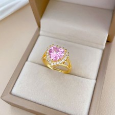 Exquisiter rosa Ring mit