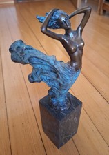 Bronze Statue Jungfrau Marmor