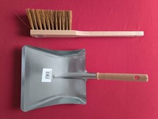 Handfeger + Kehrschaufel bzw. Aufnehmer