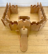 Burg mit Zugbrückentor