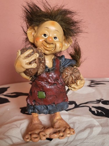 Big vintage troll - "troll, carries