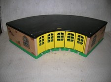schöner Brio Lokschuppen