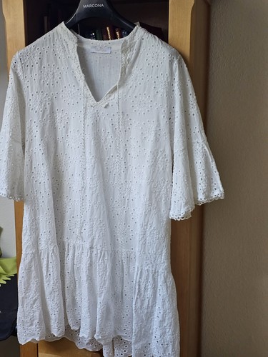 Weißes kleid lochstickerei - kleid,