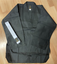 SCHWARZE KARATE ANZÜGE