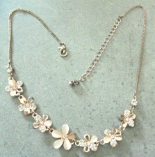 Niedliche Halskette Schmuck rose-goldfarbend mit Blütenmotiven beige Nr. 3061