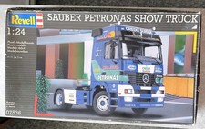 Revell 1/24 07536 Bausatz Kit Mercedes Sauber Petronas Show Truck 24,3 cm lang