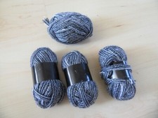 4 Knäuel Wolle,  200 Gramm, Stärke 12-15, schwarz-weiß, breites Bändchen- Garn