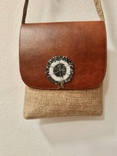 Umhängetasche aus Bast und